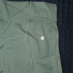 Lululemon high rise legging!!! 32 inches